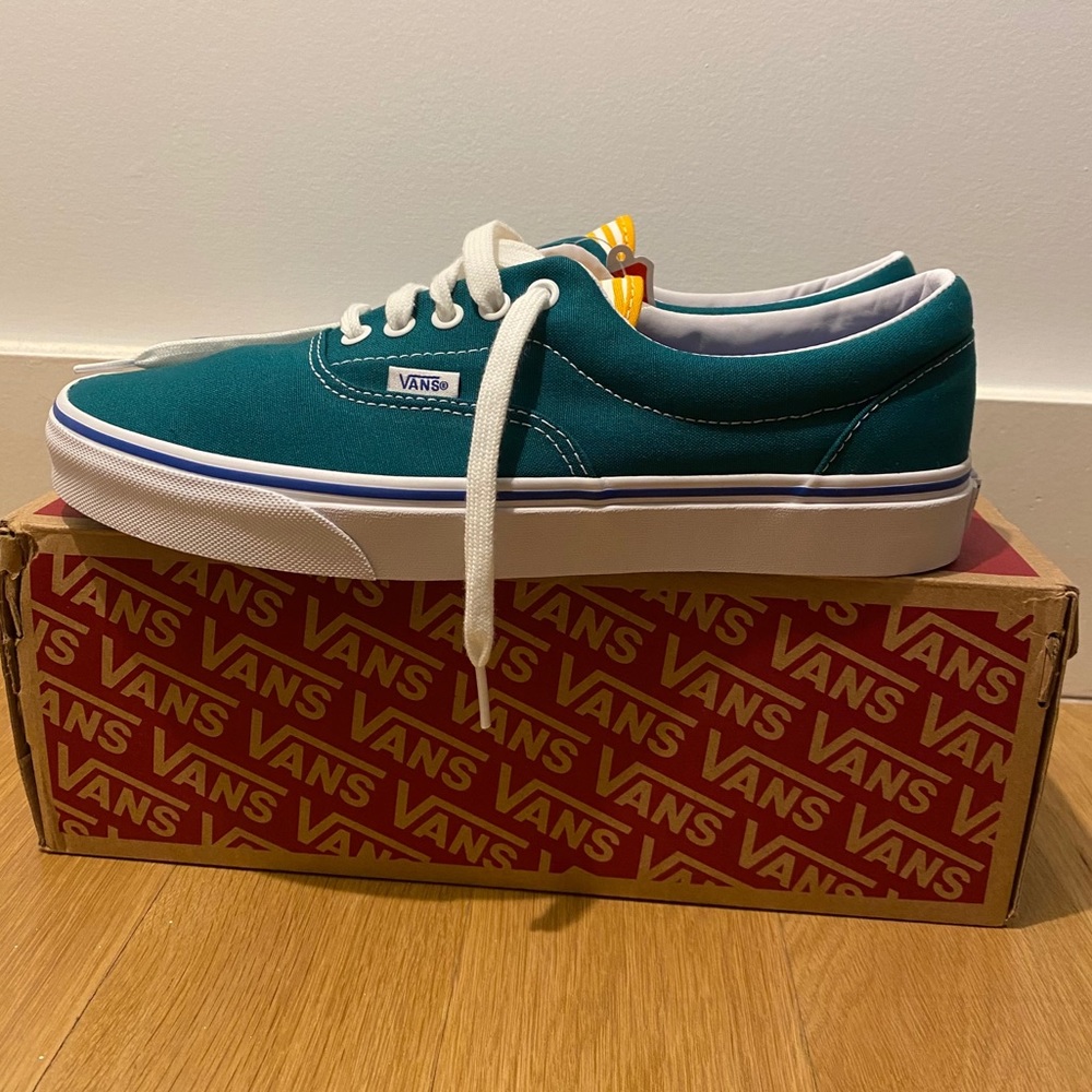 Vans Deck Club Era NWT & Box